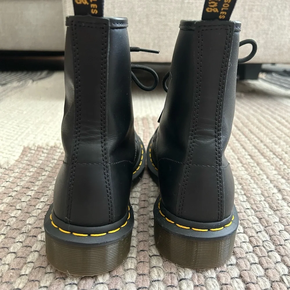 Dr. Martens 1460 Black Boots Women’s 7 EUC / Like New - Picture 6 of 7